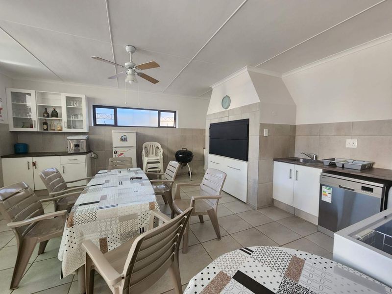 **5-Bedroom Holiday Home in Diaz Beach, Mossel Bay** - Photo 5