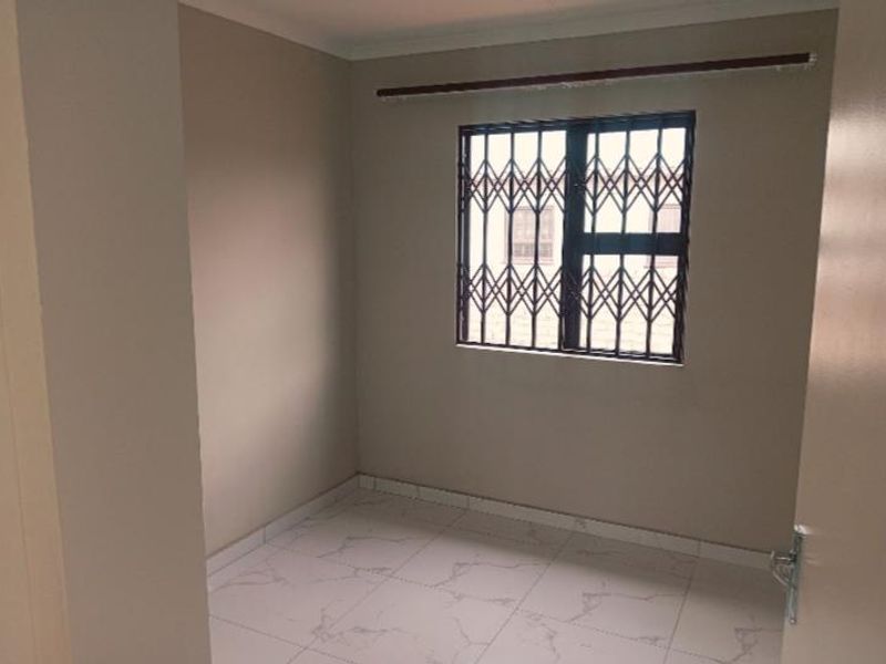 EXCLUSIVE | MODERN LUXURY WITH BIOMETRIC SECURITY – ACT FAST This is not just a home — it is a statement of secure, modern living in the heart of Dawn Park. - Photo 9