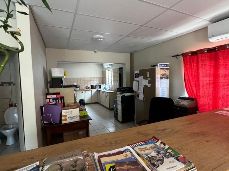 Three-bedroom house with a separate office and workshop area for sale in Windhoek West - Photo 9