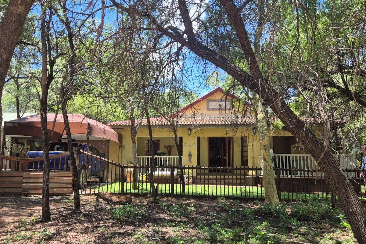 . "Seize This Leeupoort Gem & Make It Your Own!" - Photo 2