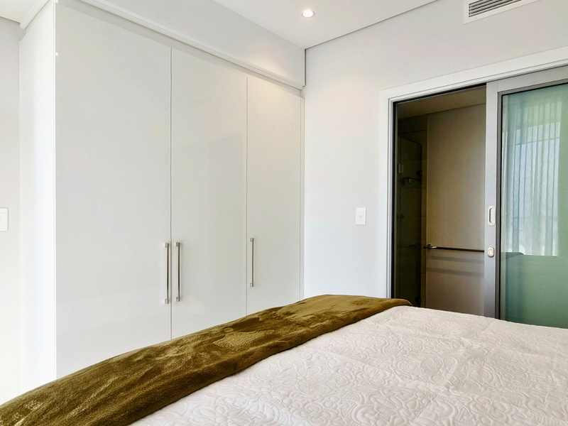 FULLY FURNISHED 10TH-FLOOR APARTMENT TO RENT AT OCEANS UMHLANGA - Photo 8