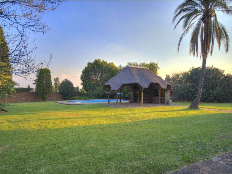 Immaculate Family home with offices in prime position! - Photo 7