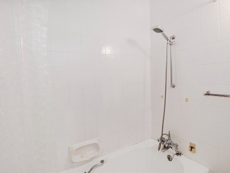 Picture perfect furnished studio apartment in Warner Beach, where everyday living feels like a getaway. - Photo 3