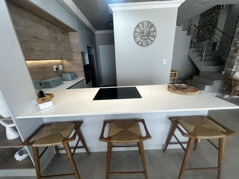 Luxurious Town House TO LET - Photo 3