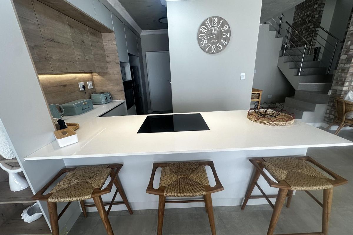 Luxurious Town House TO LET - Photo 3