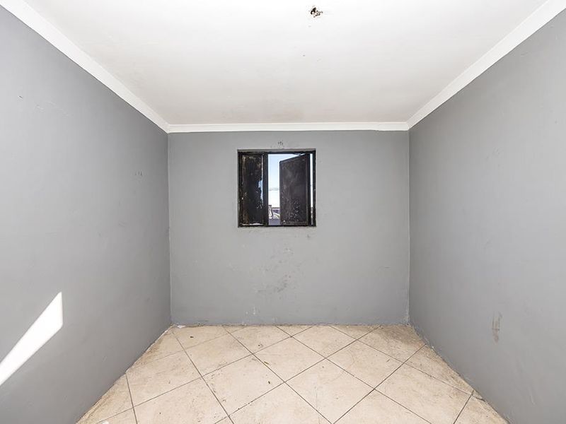 Investor’s Dream Opportunity on Koeberg Road, Brooklyn - Photo 7