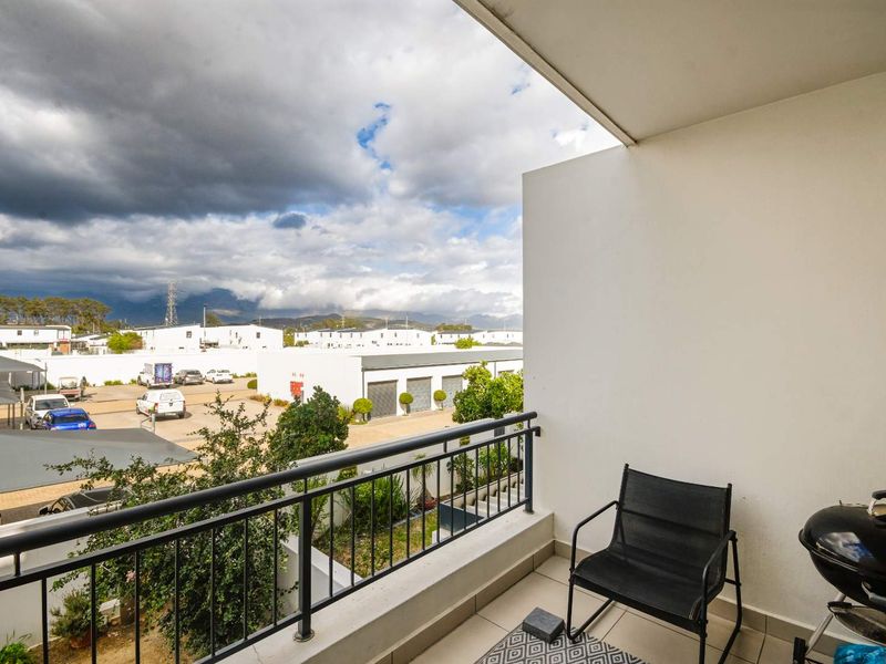 Spacious 3-Bedroom Unit with Balcony, Security & Great Location - Photo 1