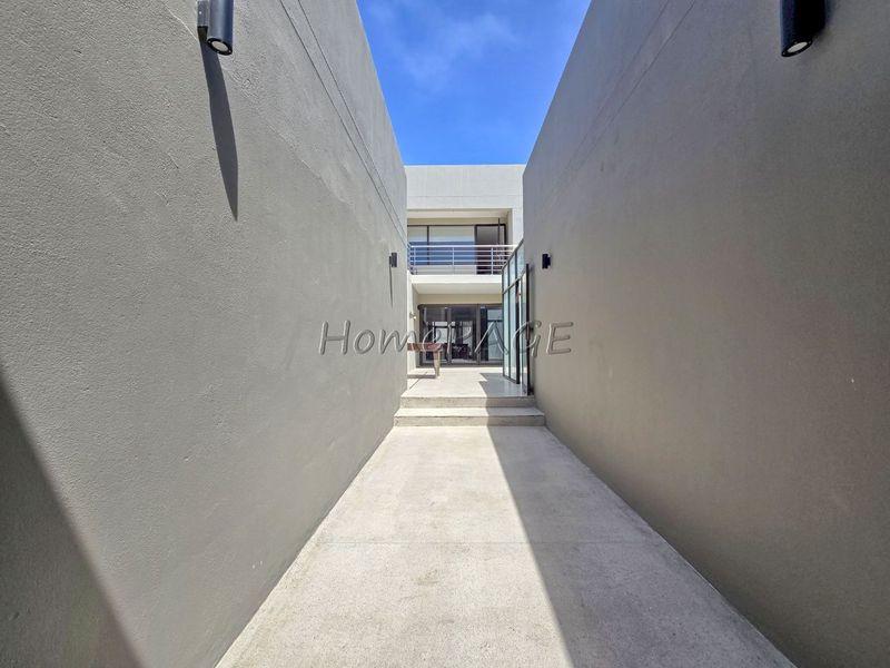 Long Beach Ext 1, Walvis Bay:  5 Bedr Beachfront Home is for Sale - Photo 5