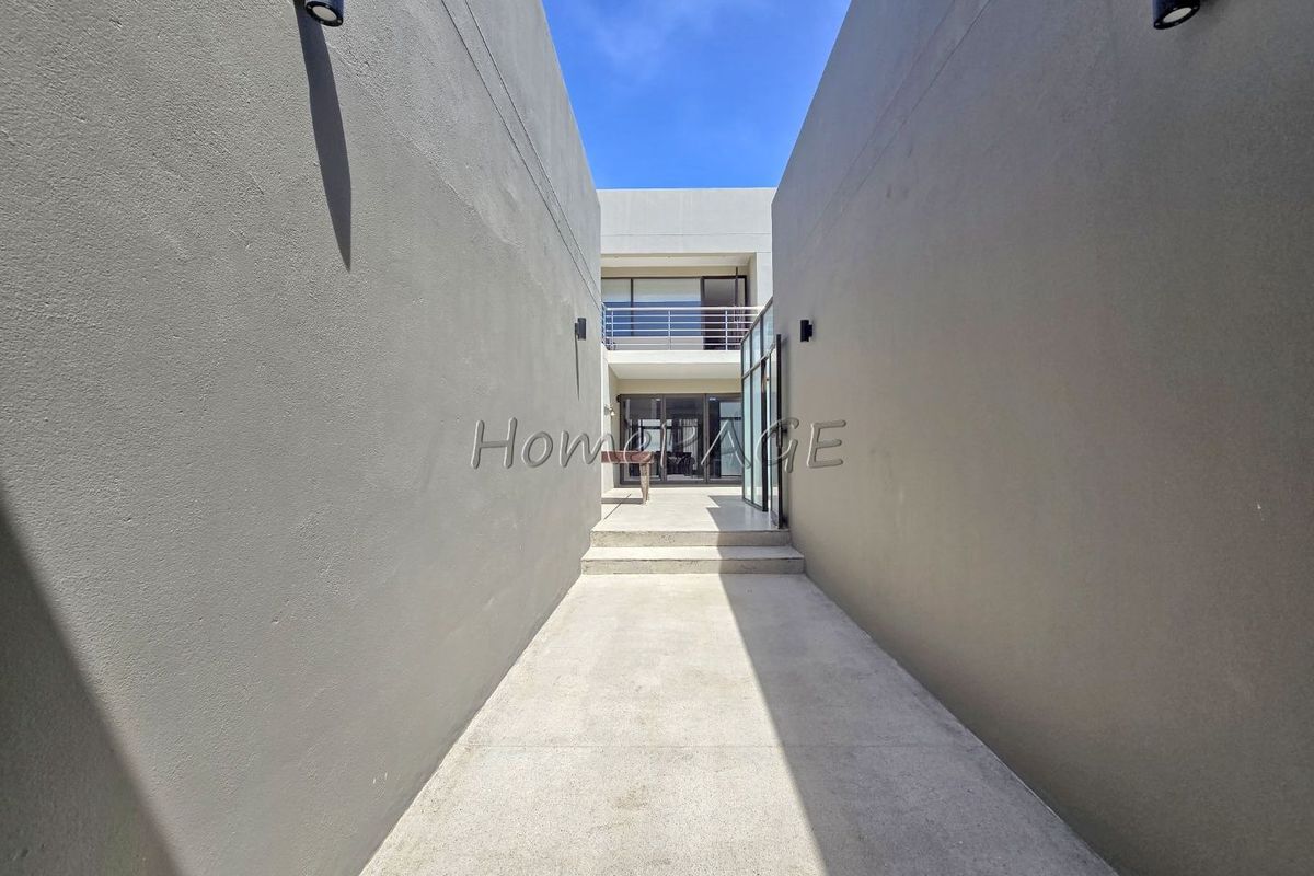Long Beach Ext 1, Walvis Bay:  5 Bedr Beachfront Home is for Sale - Photo 5