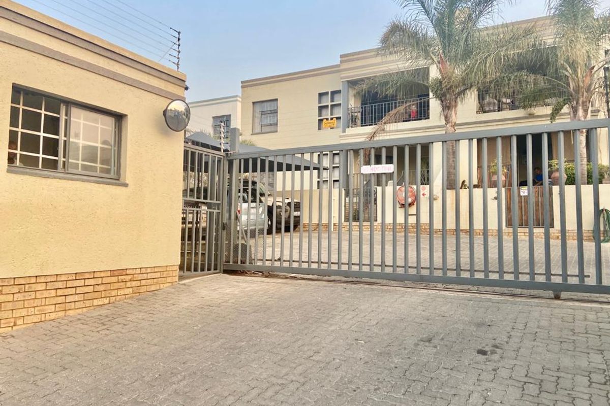 2 Bedroom and 2 Bathroom Townhouse for Sale! - Photo 3