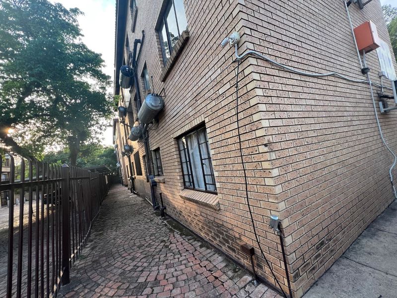 Great potential apartment for sale. - Photo 4