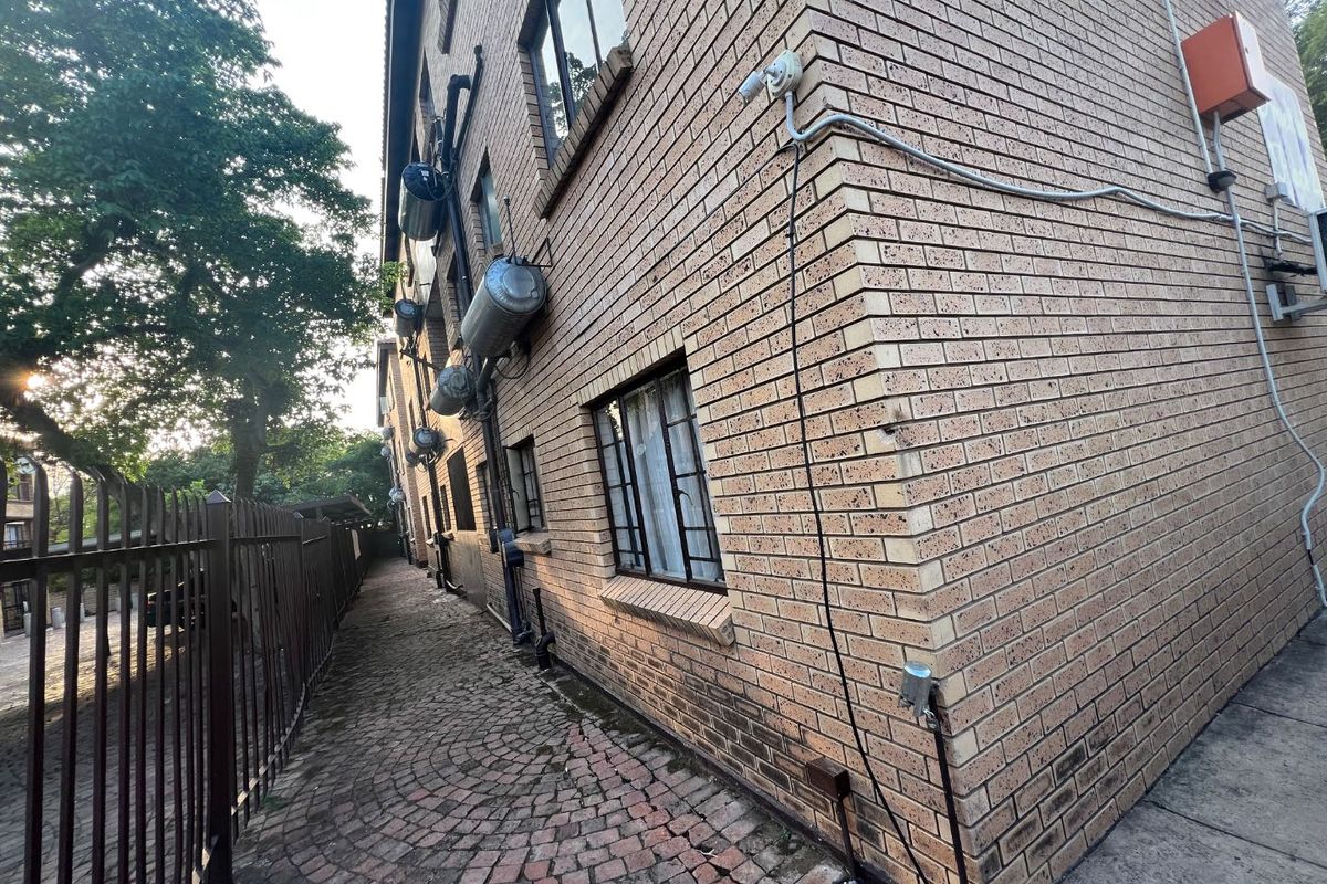 Great potential apartment for sale. - Photo 4