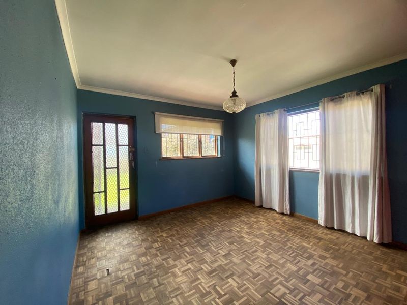 Charming 3-Bedroom Family home to rent in Grassy Park - Photo 2