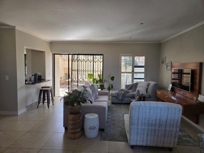 3 bedrooms furnished cluster home available in Kyalami to let - Photo 10