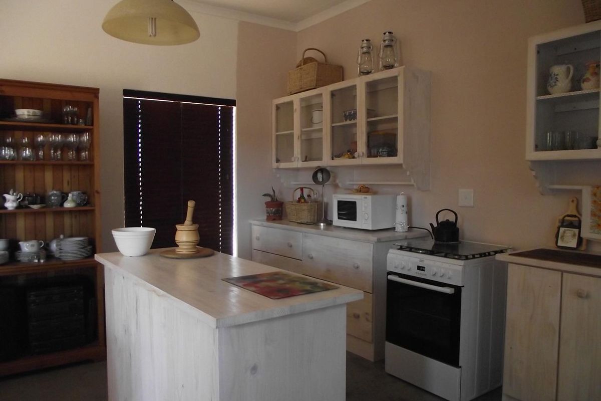Low-Maintenance Family Home on a Large Erf in Kakamas - Photo 3