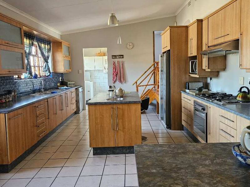 5 Bedroom home for sale in Fairbridge Heights, Uitenhage - Photo 7
