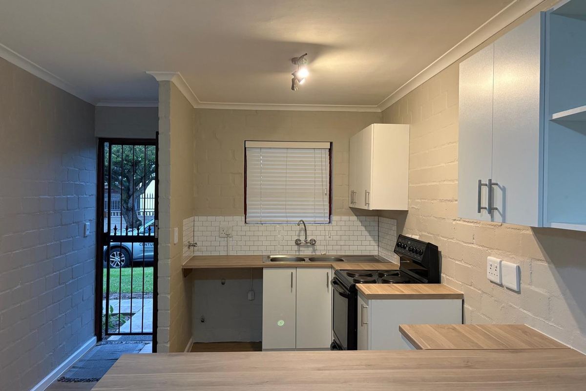 3 Bedroom House To Let in Sanddrift - Photo 4