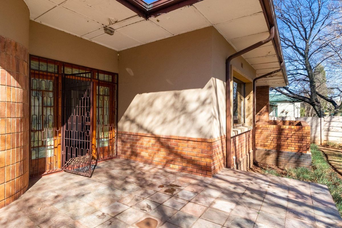 Charming Property with Business Rights Plus a Flatlet - Photo 2