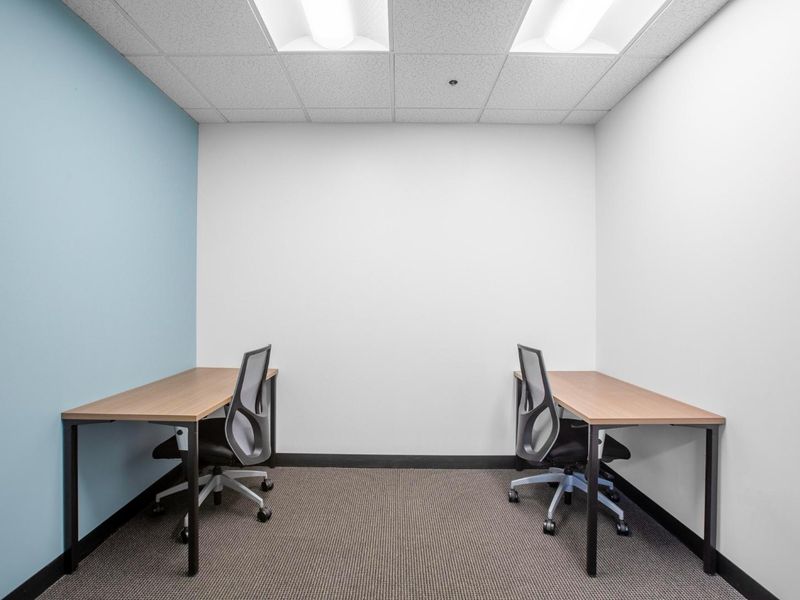 Private office space for 3 persons in Regus Surrey Avenue - Photo 1