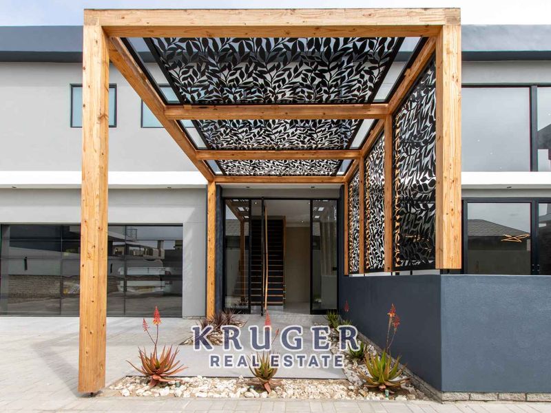 Upmarket Stylish House with Magnificent Dune Views For Sale in Swakopmund - Photo 3