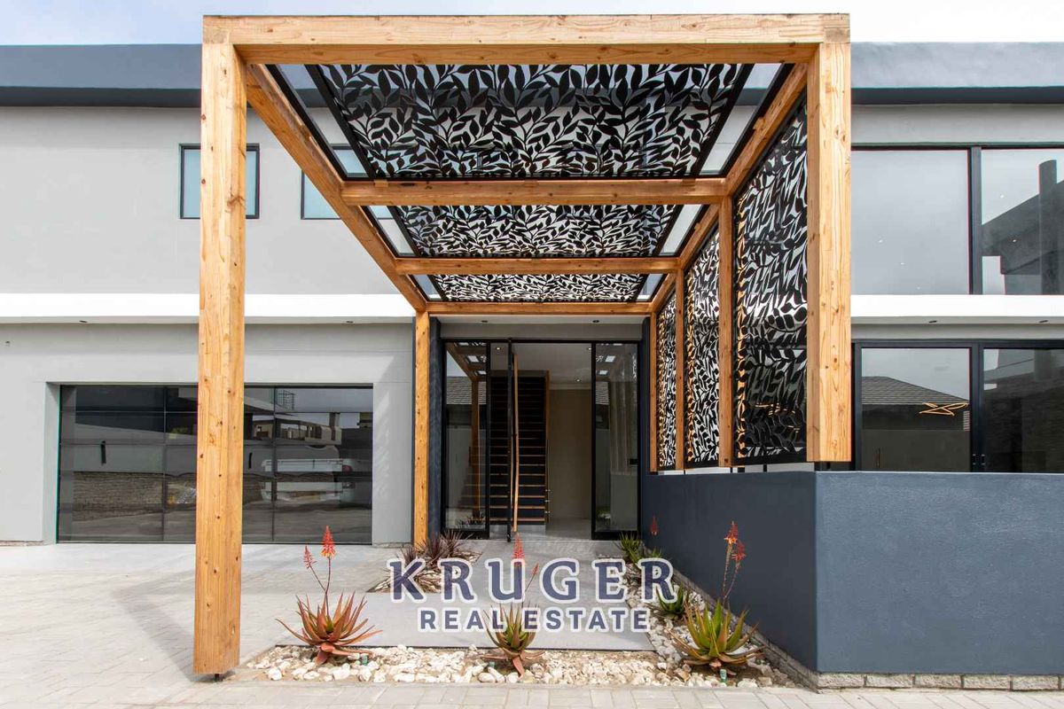 Upmarket Stylish House with Magnificent Dune Views For Sale in Swakopmund - Photo 3
