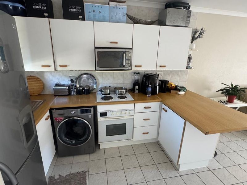 Great Location! Near The Glen & Comaro View, Pool Included - Photo 7
