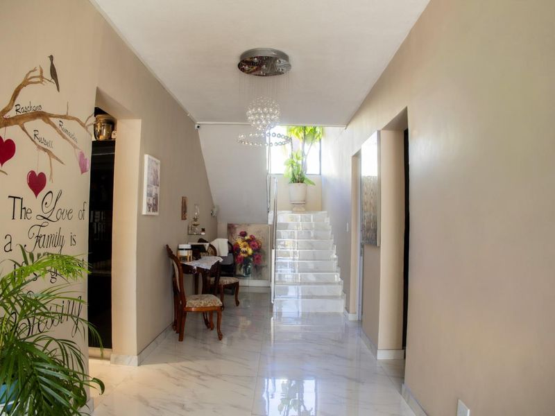 Spacious Family Home on large erf! - Photo 5