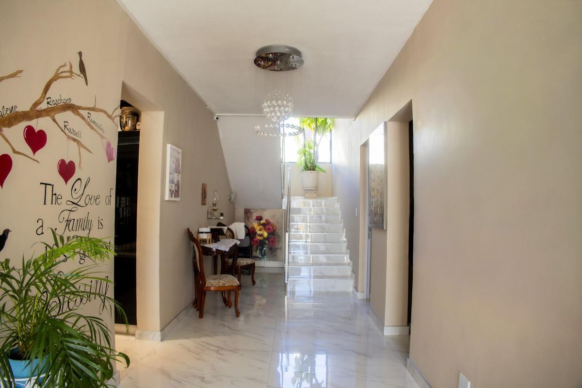 Spacious Family Home on large erf! - Photo 5