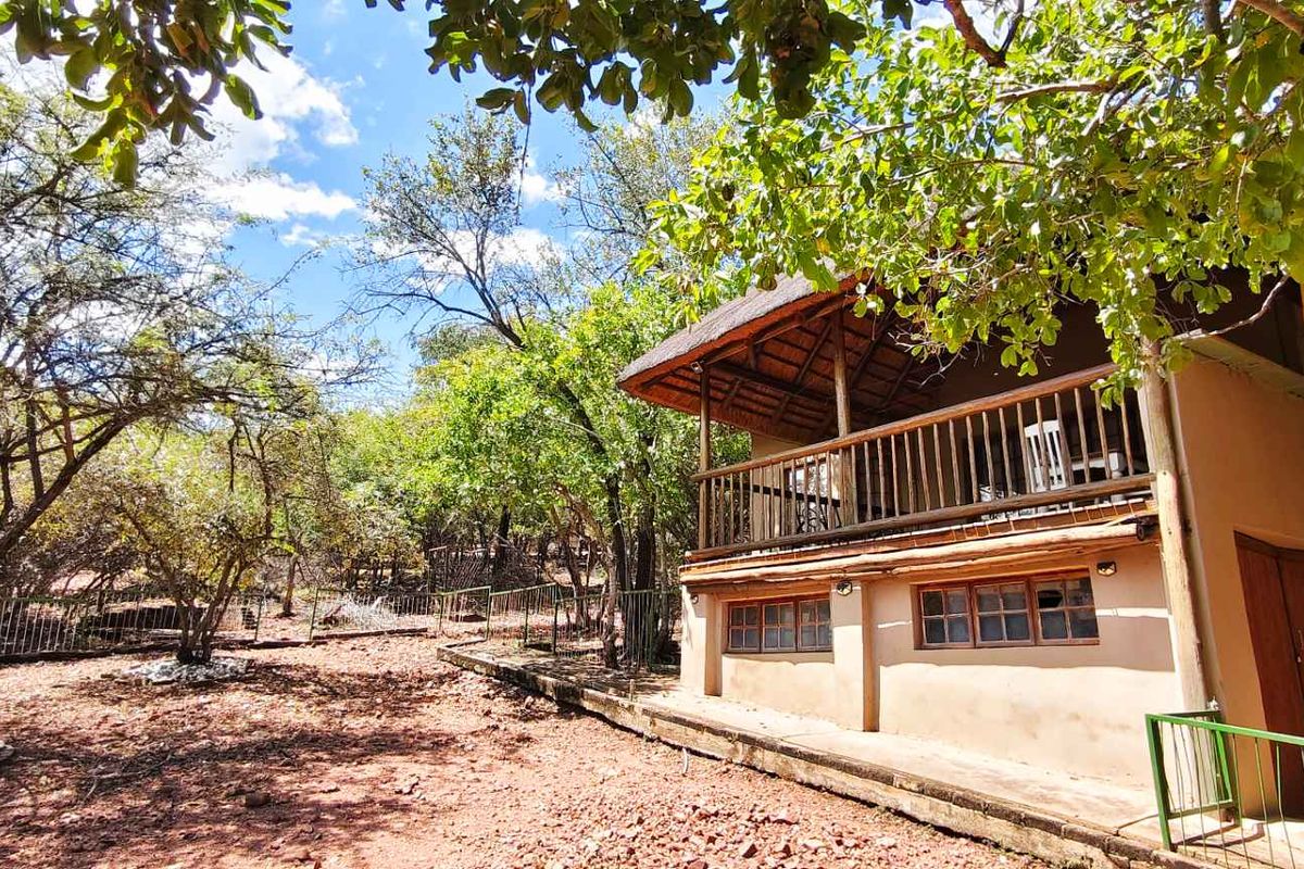 Modern Meets Rustic: Your Bushveld Sanctuary Awaits - Photo 5