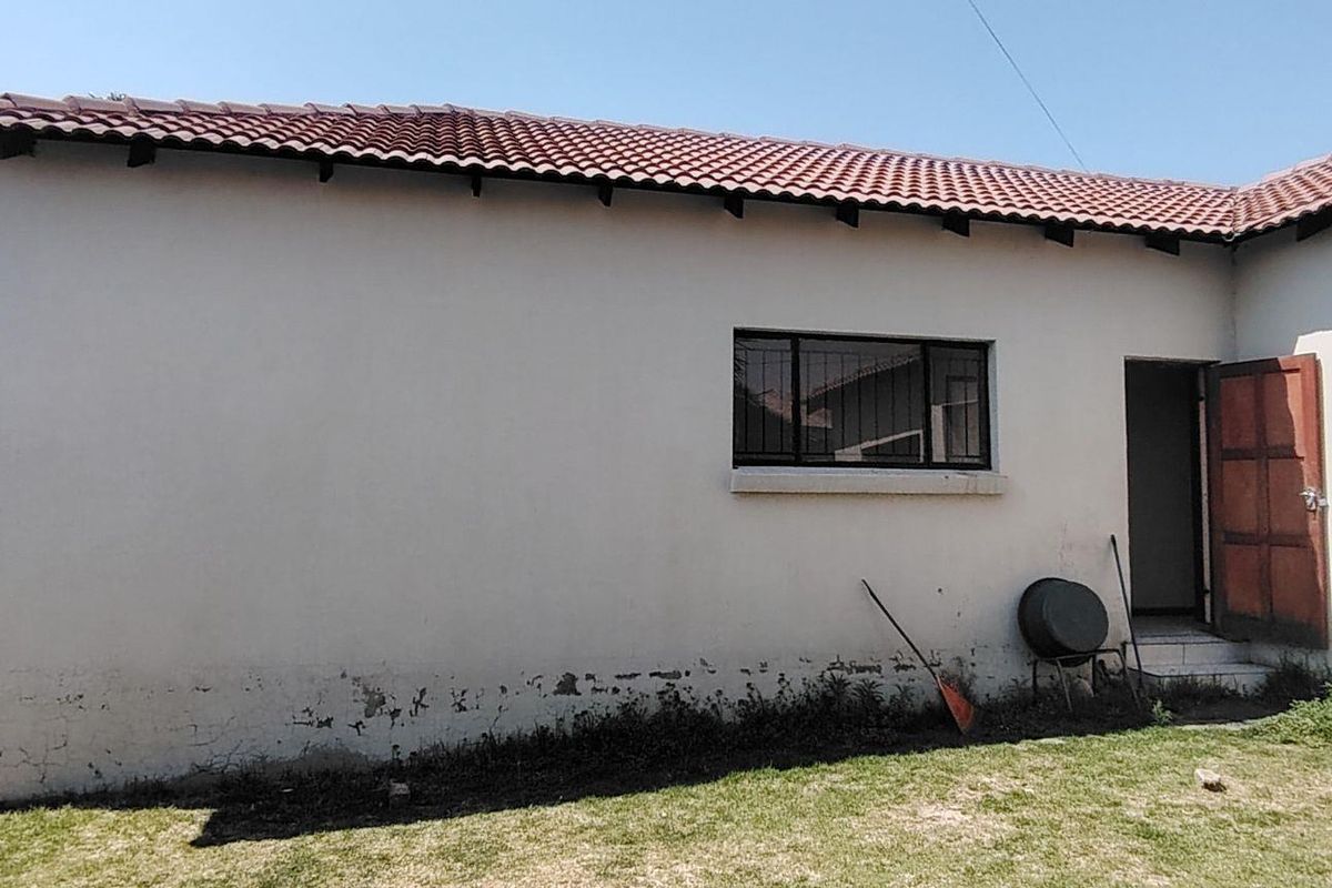 STUDENT ACCOMODATION 11 ROOMS  - RUNNING CONCERN - VERY CLOSE PROXIMITY TO UJ - OPEN TO REASONABLE OFFERS - Photo 5