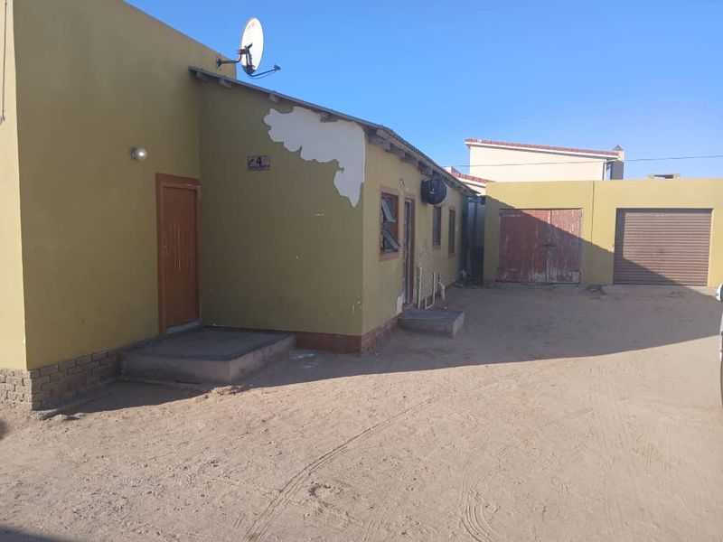 3 Bedroom House/4 Flats Outside - Photo 2