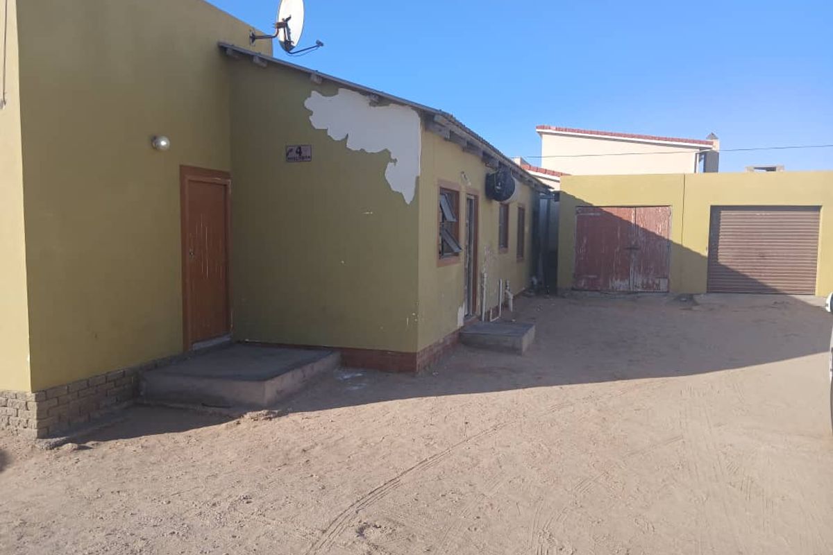 3 Bedroom House/4 Flats Outside - Photo 2