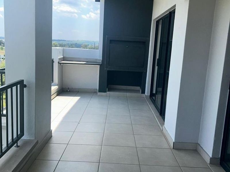 Stunning 2 bedroom, 2 bathroom penthouse unit in The Reid - Photo 2