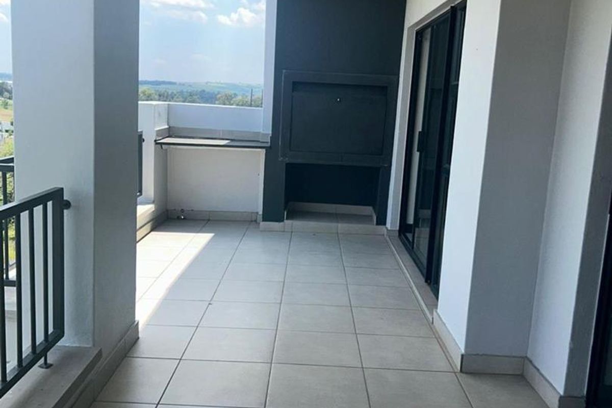 Stunning 2 bedroom, 2 bathroom penthouse unit in The Reid - Photo 2