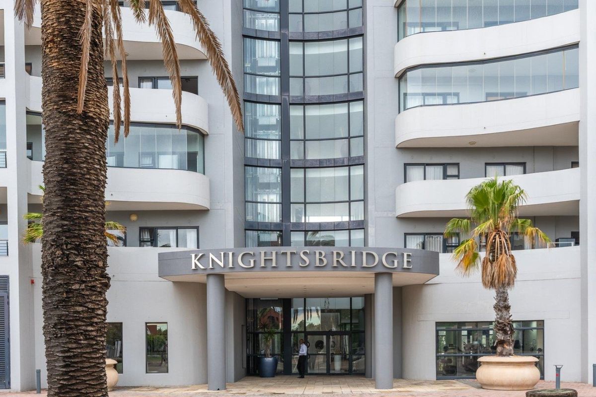 3 Bedroom Duplex Penthouse in the Iconic Knightsbridge, Century City - Photo 3