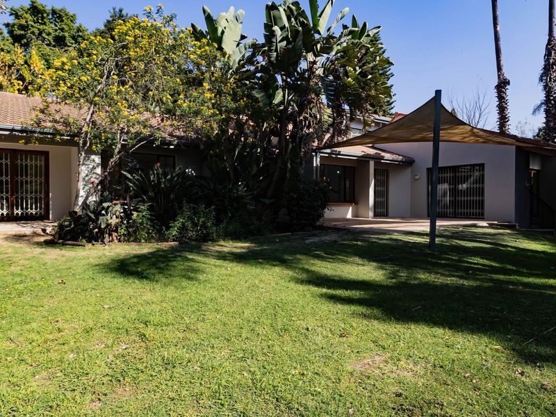 Magnificent 5 Bedroom Family Home with Bar and Exceptional Entertainment Areas in Fairland - Photo 9