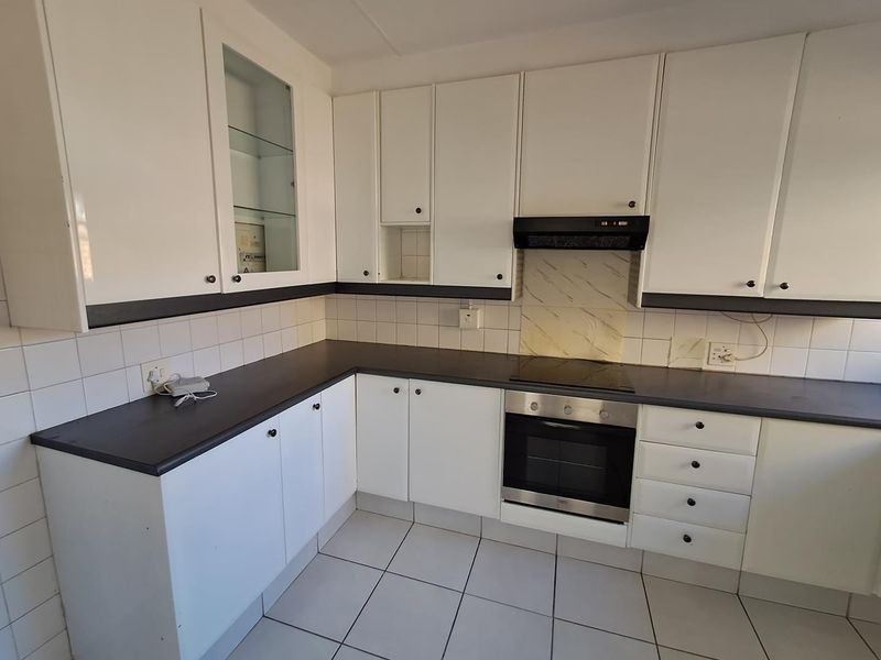 1 Bed, 1.5 Bath Duplex Townhouse in Corlett Gardens - Photo 3