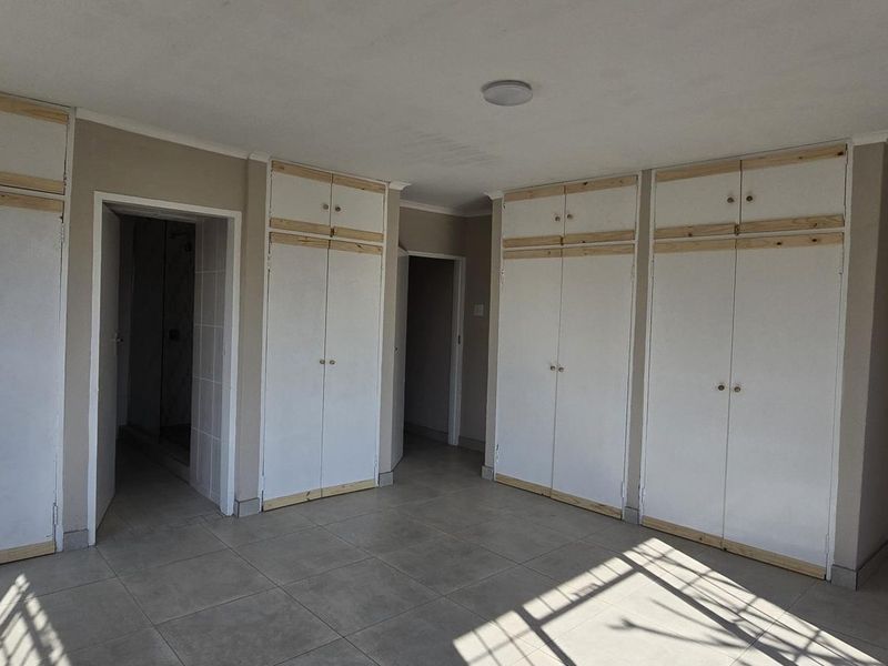 5 Bedroom House for Sale in Proclamation Hill, Pretoria - Photo 10