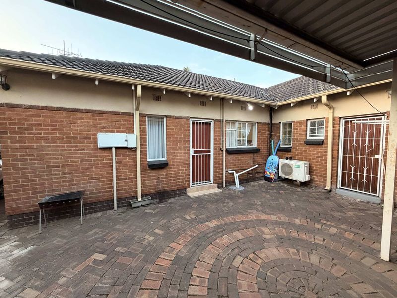 Investment Property with 5 Bachelor Flatlets - Photo 7