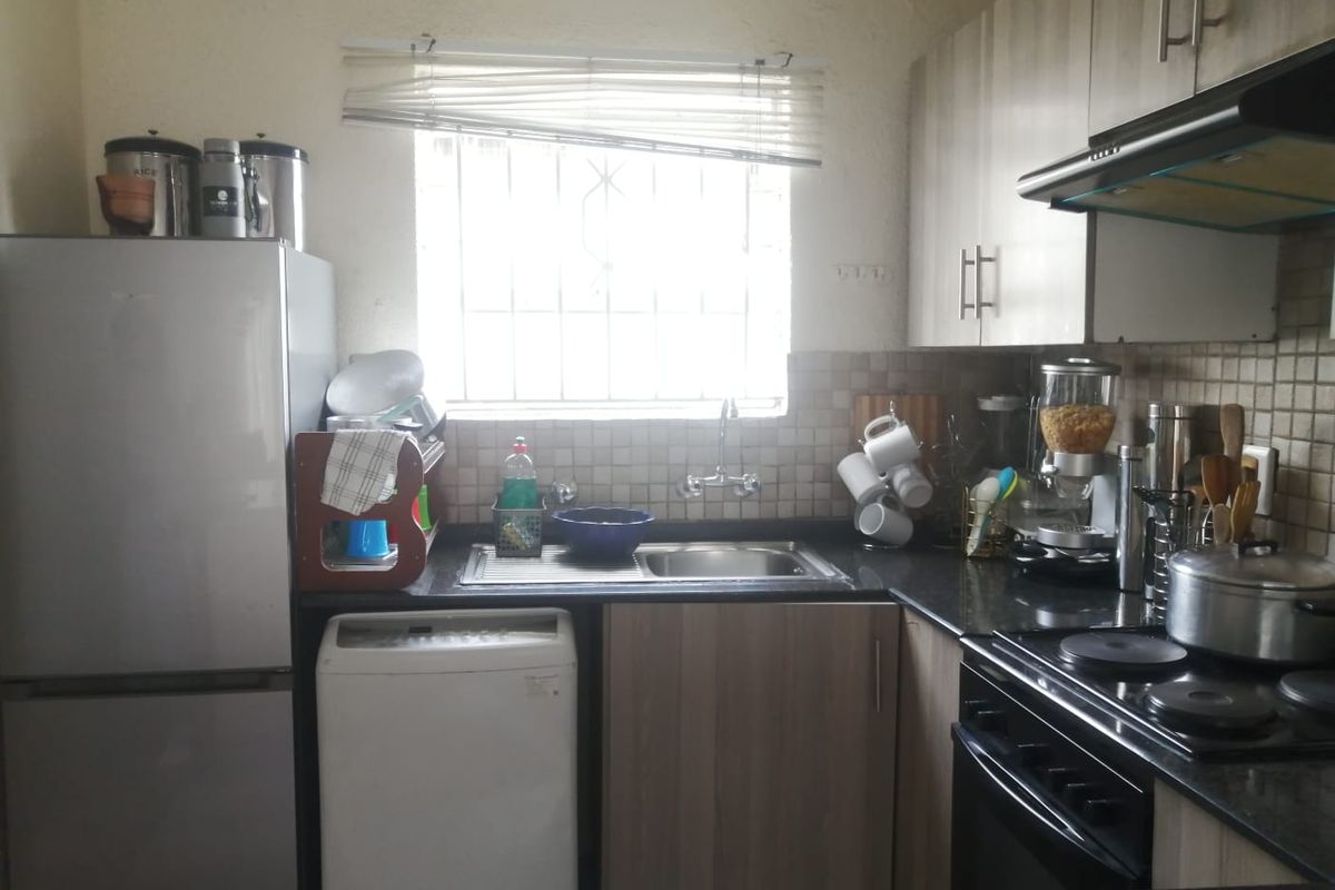 Ground Floor easy access Town House - Photo 4