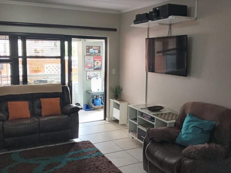 2 Bedroom Garden Aprtment for Sale in Greenstone Hill - Photo 9