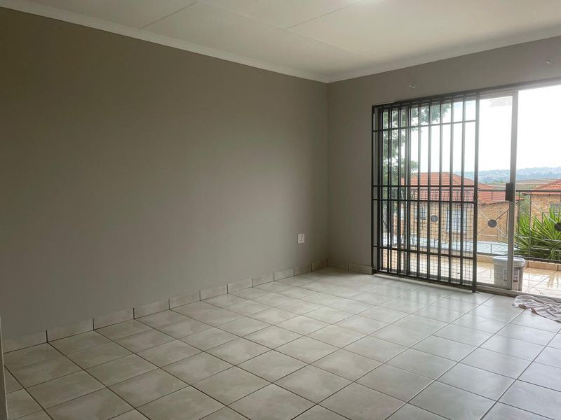 Stunning apartment with 2 beds and 2 bathrooms To Let in Little Falls - Photo 2