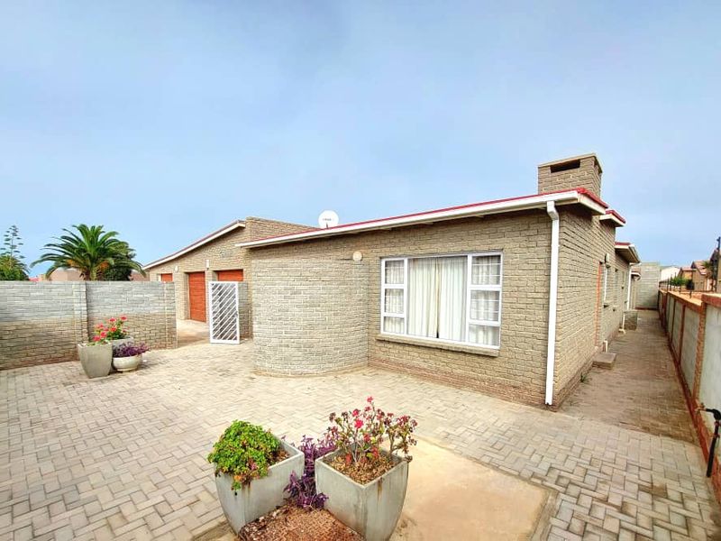 Perfect for Families: Spacious House & Flat in Tranquil Setting! - Photo 3