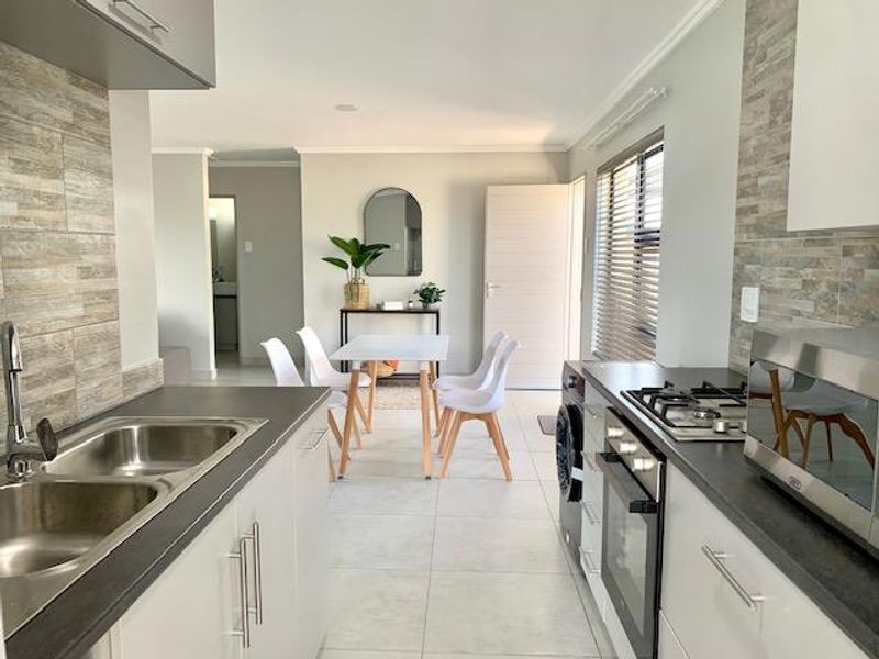 Newly Built Contemporary Townhouses in Pellissier - Photo 6