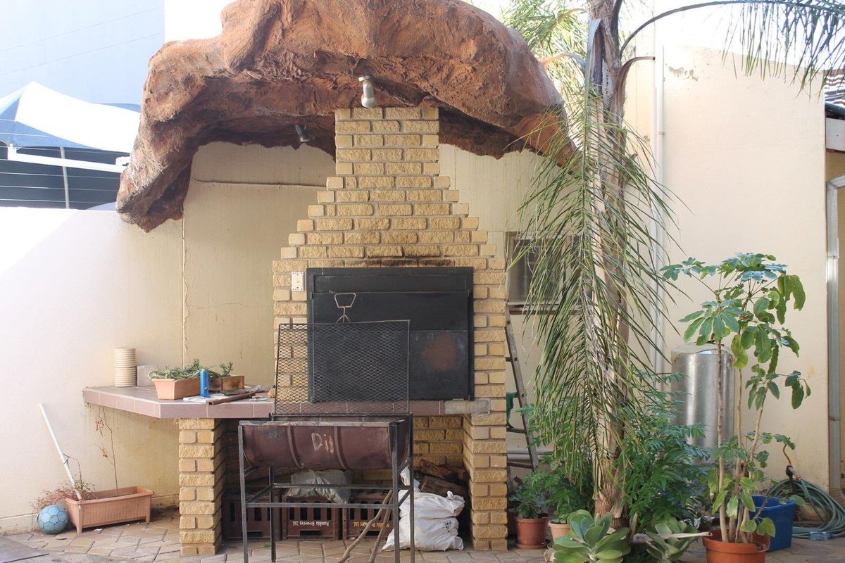 STUNNING MODERN DOUBLE-STOREY HOME FOR SALE IN CIMBEBASIA. - Photo 2