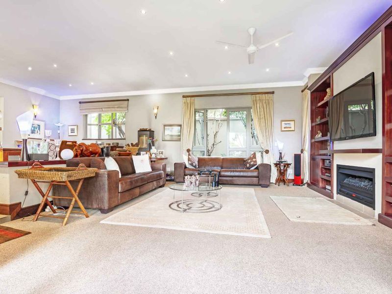 PERFECT HOME FOR THE AVID ENTERTAINER - Photo 5