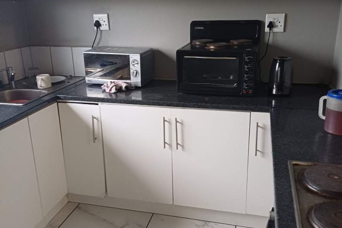 Neat apartment with some upgrades - Photo 2