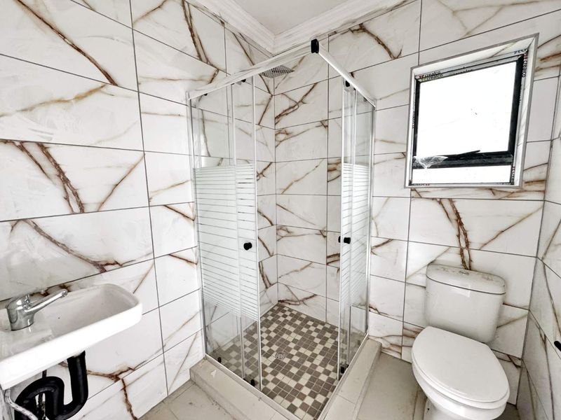 Modern Studio Apartment - Photo 8