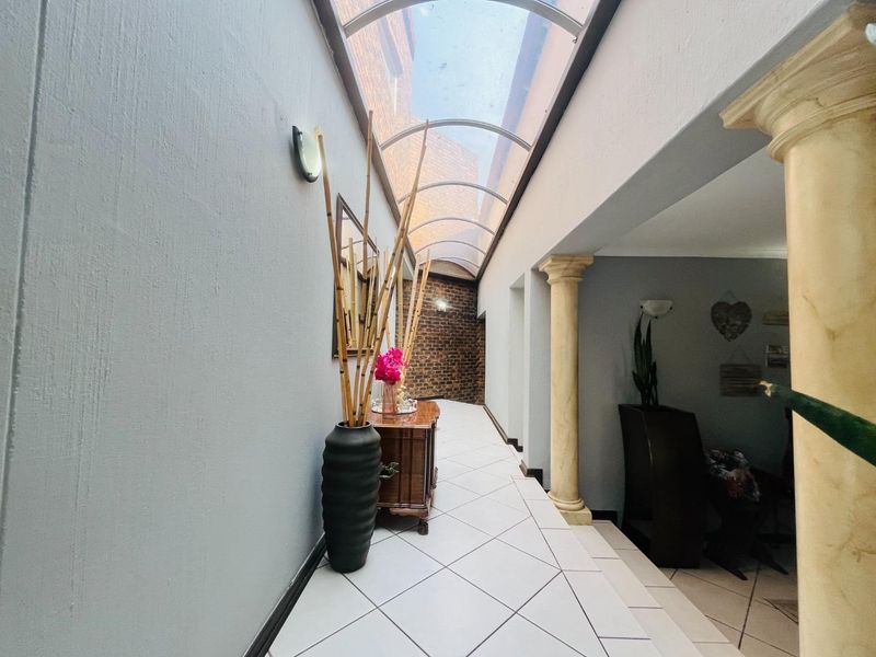 Magnificent 4 bedroom home in Meyersdal for Sale - Photo 2