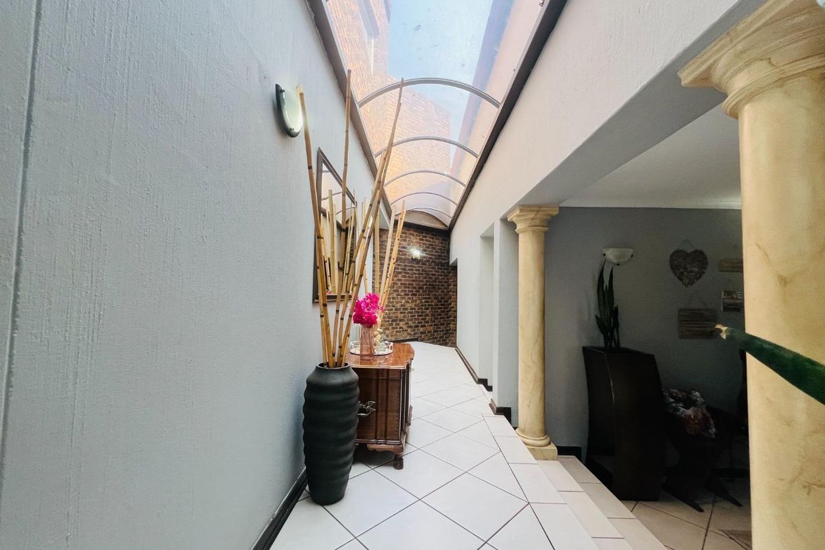 Magnificent 4 bedroom home in Meyersdal for Sale - Photo 2